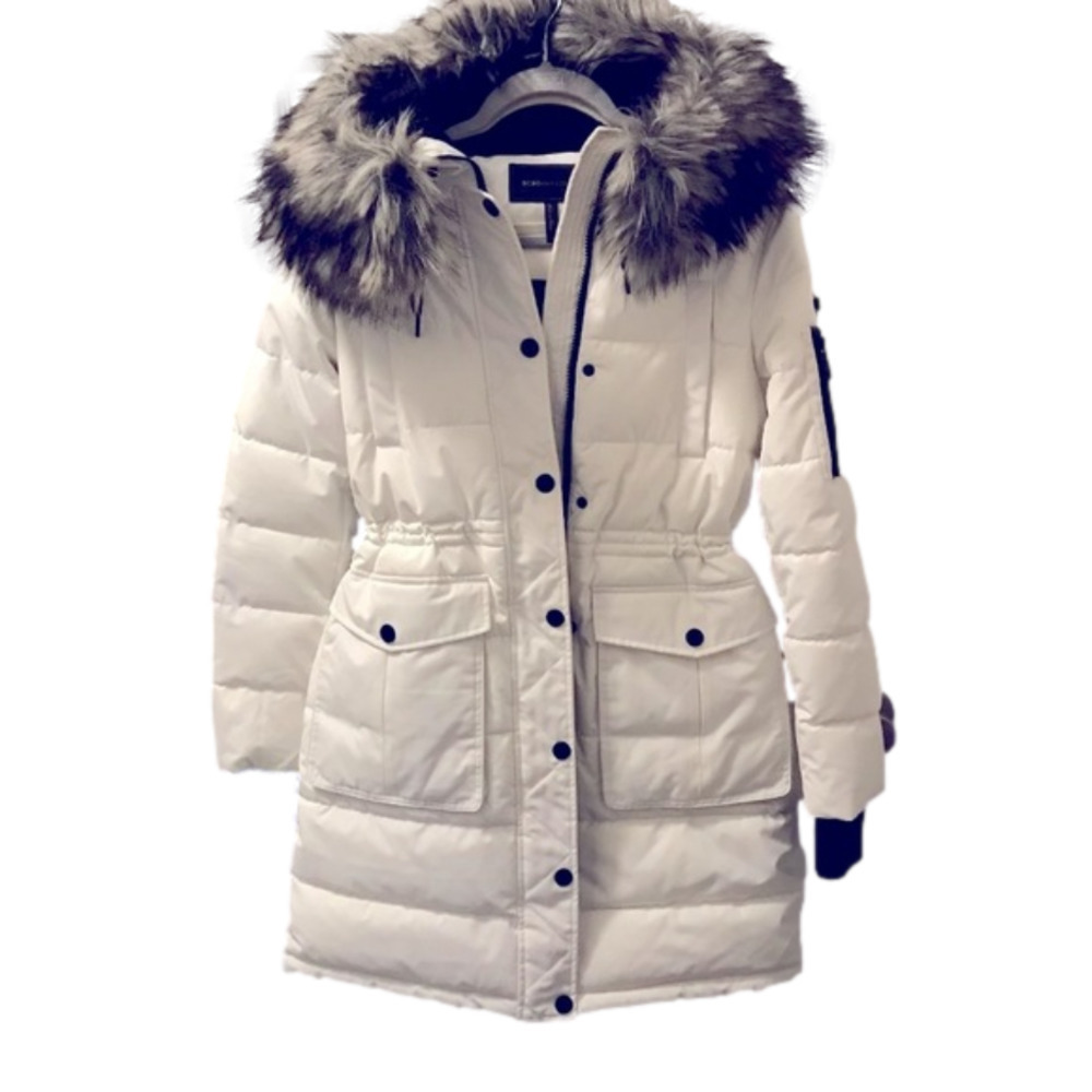 BCBG MAXAZARIA WHITE SKI PARKA, JACKET, COAT,  HOOD ZIP AND SNAP CLOSURE SIZE S